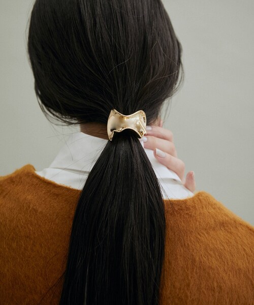 ADAM ET ROPE'(アダムエロペ)の「CORALモチーフヘアカフ(ヘアゴム・レディース・ゴールド/シルバー・F)」の8枚目の写真