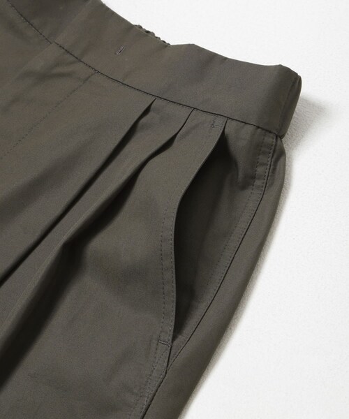 URBAN RESEARCH(アーバンリサーチ)の「AMOMENTO TWO TUCK WIDE SHORTS(その他パンツ・レディース・BLACK/BROWN・M)」の8枚目の写真