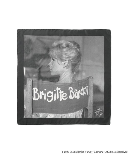 ROPE'（ロペ）の「【Brigitte Bardot×ROPE'・コラボ】プリントシルクスカーフ/Lサイズ（バンダナ/スカーフ・レディース・ブラック/ブラック系・F）」の4枚目の写真