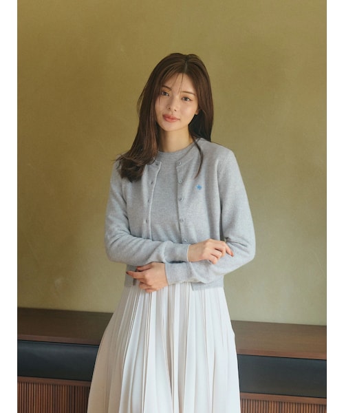 TONAL（トーナル）の「【POLO BCSコラボ】カシミヤ100クルーネックカーデ（カーディガン/ボレロ・レディース・グレー/アイスブルー/ネイビー・M）」の2枚目の写真