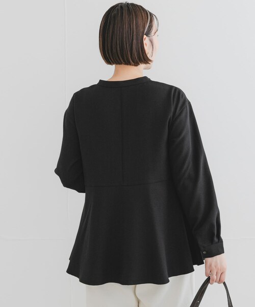 URBAN RESEARCH ROSSO（アーバンリサーチロッソ）の「『UR TECH SMOOTHLUXE』F by ROSSO　サイドペプラムブラウス（シャツ/ブラウス・レディース・BEIGE/C/GRAY/BLACK・Free）」の7枚目の写真