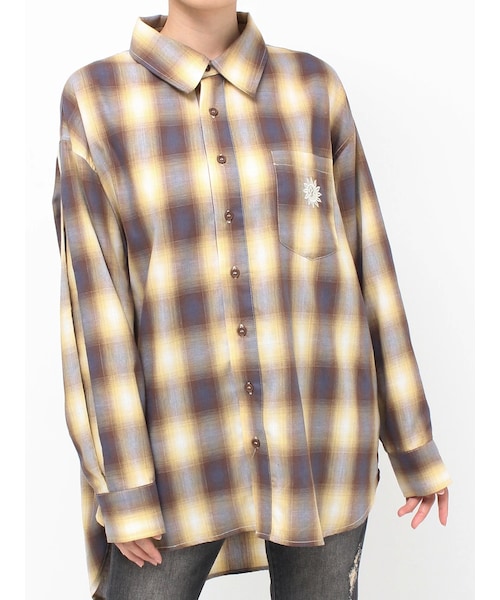 EVRIS（エヴリス）の「SUNNYチェックオーバーサイズシャツ（シャツ/ブラウス・レディース・ブラック/レッド/イエロー・F）」の2枚目の写真