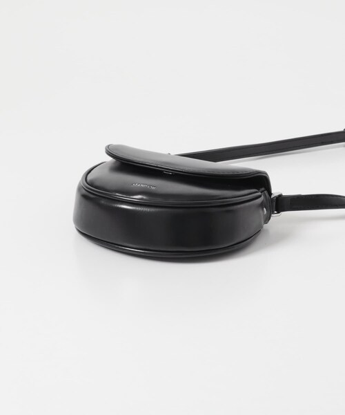 KBF（ケイビーエフ）の「STAND OIL　MINO BAG（ショルダーバッグ・レディース・BUTTER/RED/BLACK・One）」の9枚目の写真