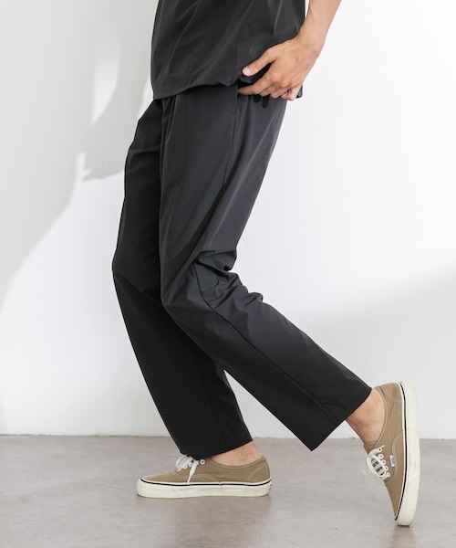 URBAN RESEARCH Sonny Label（アーバンリサーチサニーレーベル）の「『接触冷感/吸水速乾/UVカット』Breeze Fit イージーパンツ（その他パンツ・メンズ・チャコール/ブラック/グレージュ・M/L）」の2枚目の写真