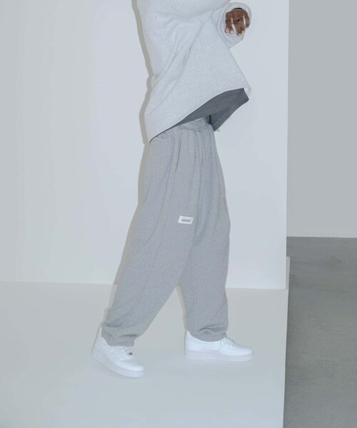 URBAN RESEARCH（アーバンリサーチ）の「dDdDdDd　WIDE TAPERED SWEAT PANTS（スウェットパンツ・メンズ・WHITE/BLACK/NAVY/M.GRAY・S/M/L/XL/XXL）」の5枚目の写真