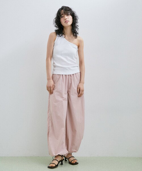 ADAM ET ROPE'（アダムエロペ）の「【DISCUS for ADAM ET ROPE'】別注 NYLON PANTS（カーゴパンツ・レディース・ブラック/ホワイト/ラベンダー・F）」の22枚目の写真
