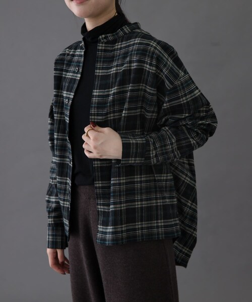 URBAN RESEARCH DOORS（アーバンリサーチドアーズ）の「FORK&SPOON　ブラッシュドチェックシャツ（シャツ/ブラウス・レディース・BLACK CHK/BEIGE CHK・1）」の8枚目の写真
