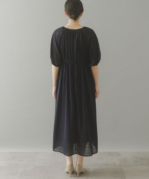 URBAN RESEARCH ROSSO（アーバンリサーチロッソ）の「ジャガードギャザーパフドレス（ワンピース・レディース・BLUE/NAVY・FREE）」の4枚目の写真