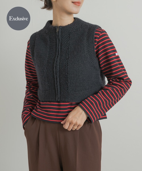 URBAN RESEARCH DOORS(アーバンリサーチドアーズ)の「『別注』KHWOPA SPIRIT×DOORS ショート丈ZIPベスト(ニット/セーター・レディース・グレー/レッド/ネイビー・one)」の2枚目の写真