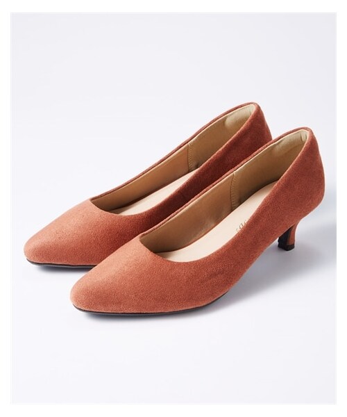 nissen（ニッセン）の「【ゆったり幅広】ポインテッドトゥミドルヒールパンプス（低反発中敷）（ワイズ４Ｅ）（パンプス・メンズ・黒(スムース)/キャメル(スムース)/アイボリー(スムース)/黒(スエード調)/グレー(スエード調)/アンティークシルバー/黒(エナメル調)/ピンクベージュ(エナメル調)/モカベージュ(スエード調)/ダスティーネイビー(スエード調)/グレージュ(スエード調)/ブルーグリーン(スエード調)/ダークブラウン(スエード調)/チェック柄/ブラウン(クロコ)/オーク(スムース)/ベージュ(クロコ)/ミント(スエード調)/ピンクベージュ(刺しゅう)/キャメル(メッシュ型押し)/ブラックチェック/オレンジブラウン(スエード調)/パイソン柄/アプリコット(スエード調)/ホワイト(型押し)/ブルーパープル(スエード調)/オレンジキャメル(メッシュ型押し)/ブロンズ・23.0cm/4E/23.5cm/4E/24.0cm/4E/24.5cm/4E/25.0cm/4E/25.5cm/4E/26.0cm/4E/26.5cm/4E/27.0cm/4E）」の13枚目の写真