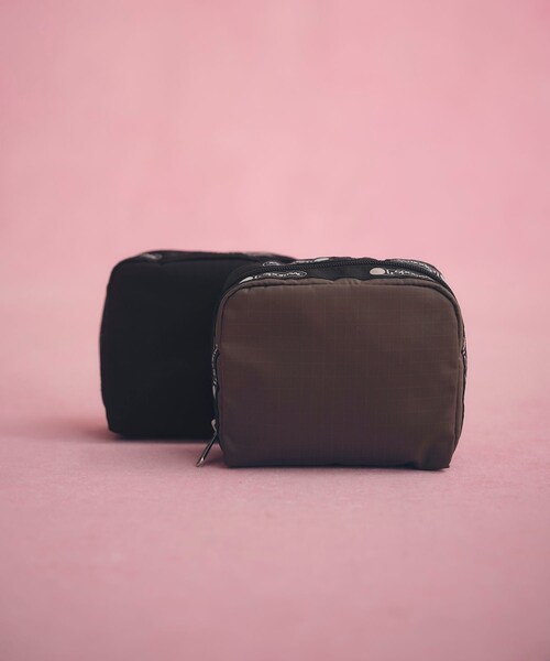 ADAM ET ROPE'（アダムエロペ）の「【LeSportsac for ADAM ET ROPE'】SQUARE COSMETIC (SOLID/SOLID)（ポーチ・レディース・ブラウン・F）」の4枚目の写真