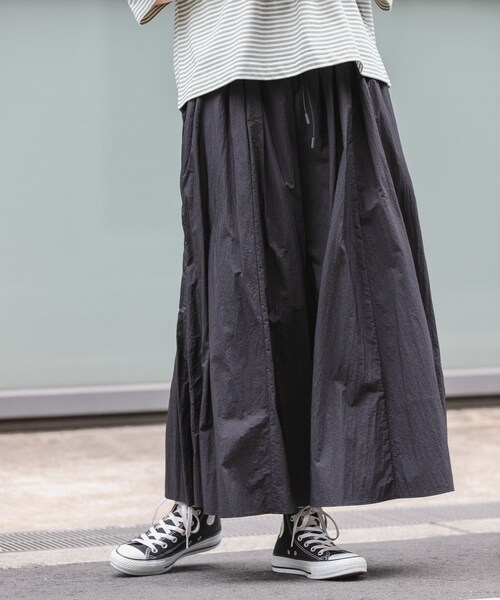 URBAN RESEARCH DOORS(アーバンリサーチドアーズ)の「FORK&SPOON ナイロンギャザースカート(スカート・レディース・BLACK/OFF/LIGHTBEIGE・1/2)」の16枚目の写真