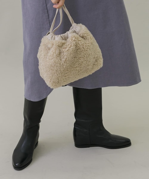 URBAN RESEARCH Sonny Label（アーバンリサーチサニーレーベル）の「プードルファー巾着バッグ（ショルダーバッグ・レディース・ブルー/Lベージュ/チャコール・one）」の2枚目の写真