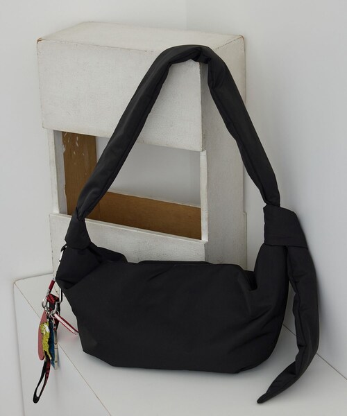 ADAM ET ROPE'(アダムエロペ)の「【WEB限定】撥水ノットショルダー(ショルダーバッグ・レディース・ブラック/ブラウン・F)」の3枚目の写真