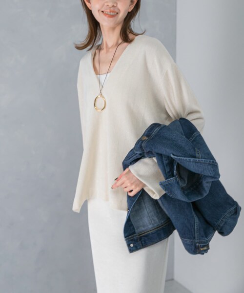 URBAN RESEARCH ROSSO（アーバンリサーチロッソ）の「Vネックモールラメプルオーバー（Tシャツ/カットソー・レディース・IVORY/NAVY・Free）」の3枚目の写真
