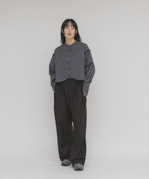 KBF（ケイビーエフ）の「ヘムデザインクロップドシャツ（シャツ/ブラウス・レディース・CREAM st/NAVY st・one）」の7枚目の写真
