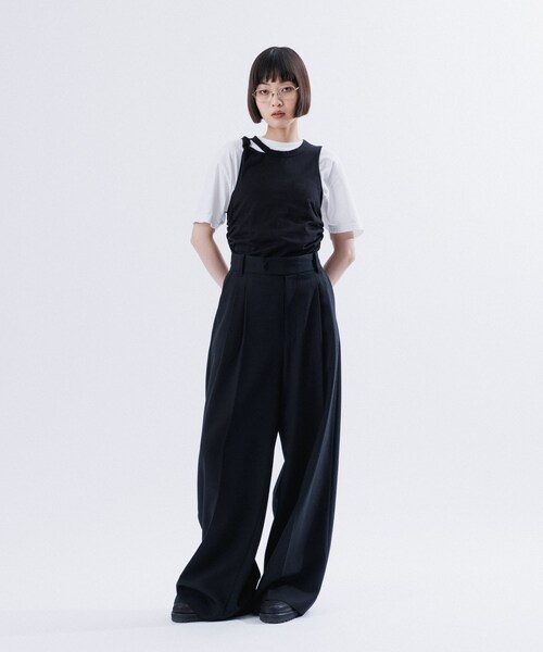 ADAM ET ROPE'(アダムエロペ)の「NO-SLEEVE KNOT DEZIGN TOPS(タンクトップ・レディース・ブラック/ライトグレー/レッド・38/40)」の2枚目の写真