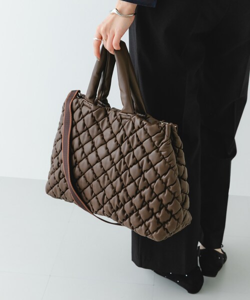 RODE SKO（ロデスコ）の「テープショルダーキルティングバッグ（ショルダーバッグ・レディース・TAUPE/DARK BROWN・one）」の7枚目の写真