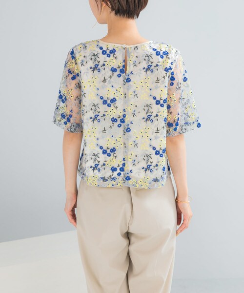 URBAN RESEARCH ROSSO（アーバンリサーチロッソ）の「フラワー刺繍セミシアーブラウス（シャツ/ブラウス・レディース・BLUE×YEL・Free）」の3枚目の写真