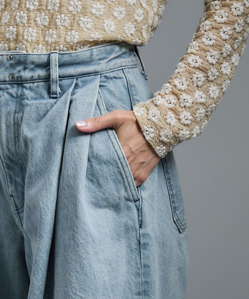 ADAM ET ROPE'(アダムエロペ)の「【J'aDoRe・店舗限定】【TANAKA(タナカ)】HAKAMA JEAN TROUSERS(デニムパンツ・レディース・ブルー系・25/26/27)」の20枚目の写真