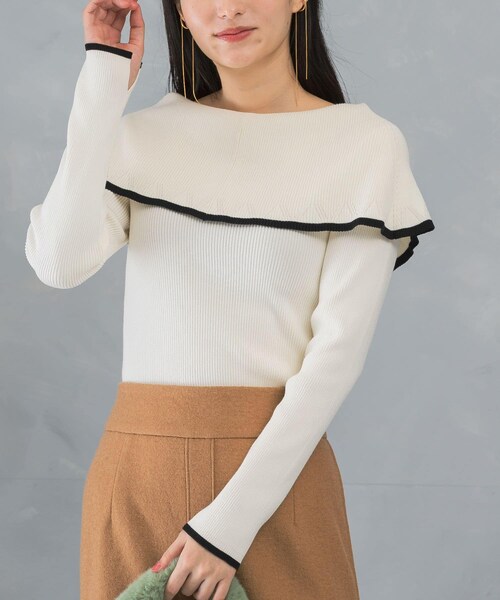 URBAN RESEARCH ROSSO（アーバンリサーチロッソ）の「2wayネックバイカラーケープニット（ニット/セーター・レディース・OFF/BEIGE/BLACK・FREE）」の9枚目の写真