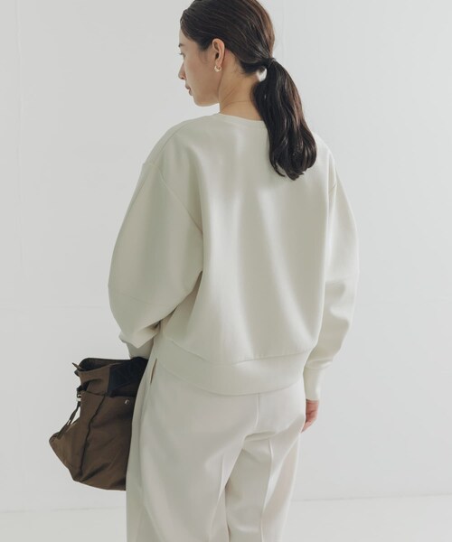 URBAN RESEARCH（アーバンリサーチ）の「ボリュームスリーブダンボールトップス（スウェット・レディース・OFF/CHARCOAL/BLACK・FREE）」の9枚目の写真