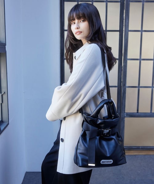 VIS（ビス）の「【OUTDOOR PRODUCTS】VIS別注2WAYベルト付きパデッドトートバッグ（トートバッグ・レディース・ブラック/チャコール/キナリ・F）」の17枚目の写真