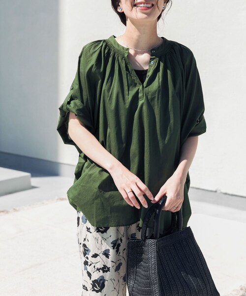 URBAN RESEARCH DOORS(アーバンリサーチドアーズ)の「コットンボイルロールアップスリーブブラウス(シャツ/ブラウス・レディース・ORANGE/BROWN/GREEN/NAVY・Free)」の19枚目の写真