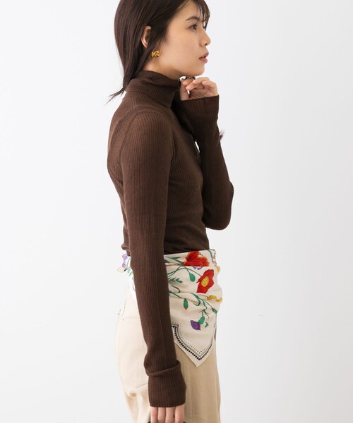 URBAN RESEARCH ROSSO（アーバンリサーチロッソ）の「F by ROSSO　ウォッシャブルシアーリブタートルニット（ニット/セーター・レディース・L/GRAY/RED/BLACK/BROWN・Free）」の20枚目の写真