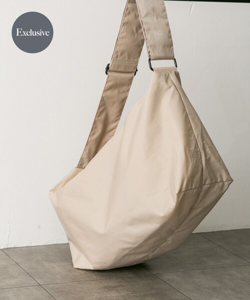 URBAN RESEARCH DOORS（アーバンリサーチドアーズ）の「『別注』YAKPAK×DOORS　SHOULDER BAG（ショルダーバッグ・メンズ・CHARCOAL/BLACK/GREIGE・-）」の3枚目の写真