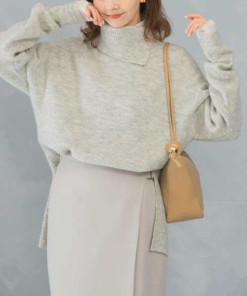 URBAN RESEARCH ROSSO（アーバンリサーチロッソ）の「スリットタートルネックニット（ニット/セーター・レディース・L.GRAY/L.BEIGE/MIX PINK・FREE）」の4枚目の写真