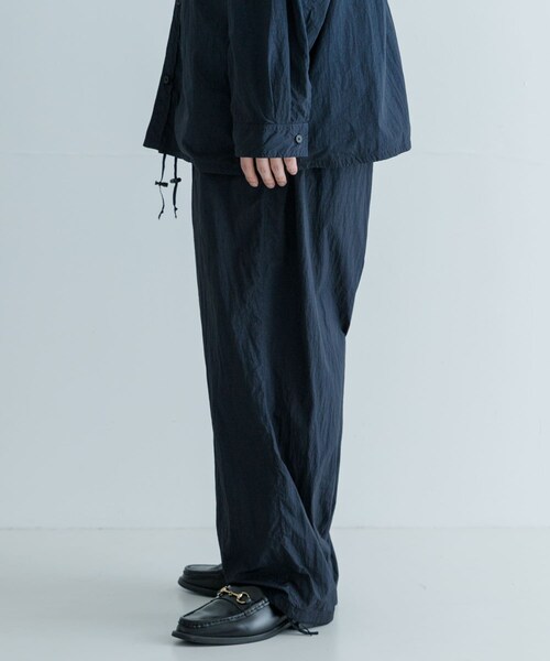 URBAN RESEARCH(アーバンリサーチ)の「ATON HANDDYED NYLONOVER PANTS(その他パンツ・メンズ・075 NAVY/105 BLK・4/6)」の15枚目の写真