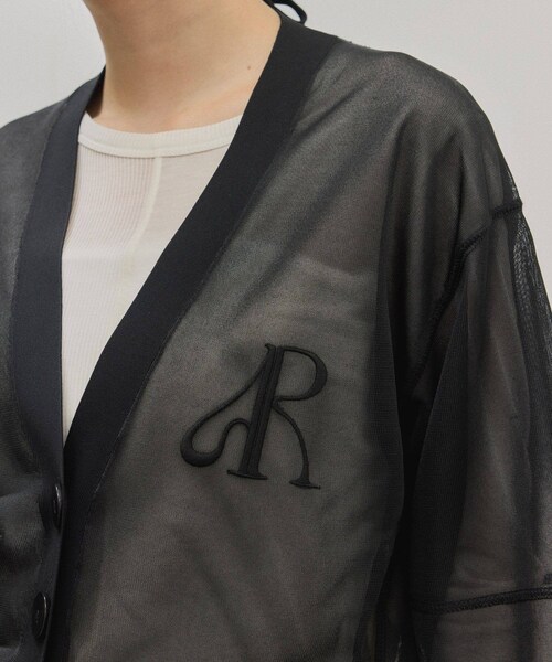 ADAM ET ROPE'(アダムエロペ)の「【サステナブル】シアーロゴカーディガン(カーディガン/ボレロ・レディース・ブラック/ホワイト/ブルー系・F)」の18枚目の写真