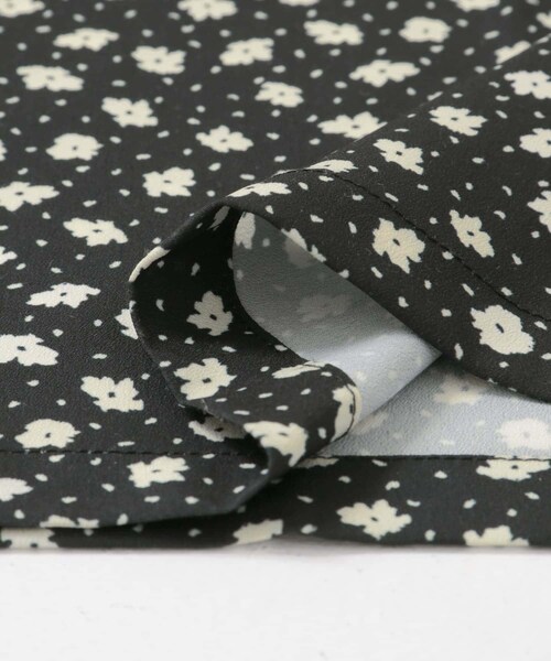 URBAN RESEARCH ROSSO（アーバンリサーチロッソ）の「F by ROSSO　フラワープリントオールインワン（サロペット/オーバーオール・レディース・BLACK/NAVY・36/38）」の15枚目の写真