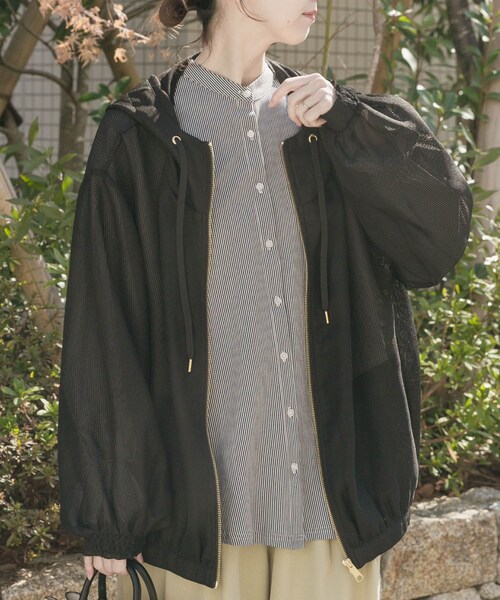 ITEMS URBANRESEARCH（アイテムズ アーバンリサーチ）の「『イージーケア』メッシュマウンテンパーカー(楽着シリーズ)（マウンテンパーカー・レディース・BLK/WHT/KHK・Free）」の4枚目の写真