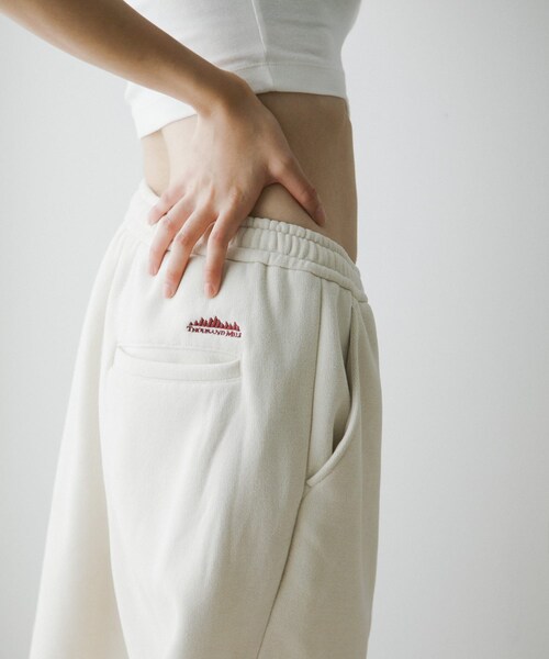 URBAN RESEARCH(アーバンリサーチ)の「『別注』THOUSAND MILE×URBAN RESEARCH KNIT FREECE LONG PANTS(その他パンツ・レディース・OFF WHITE/BORDEAUX/BLACK・M/L)」の7枚目の写真