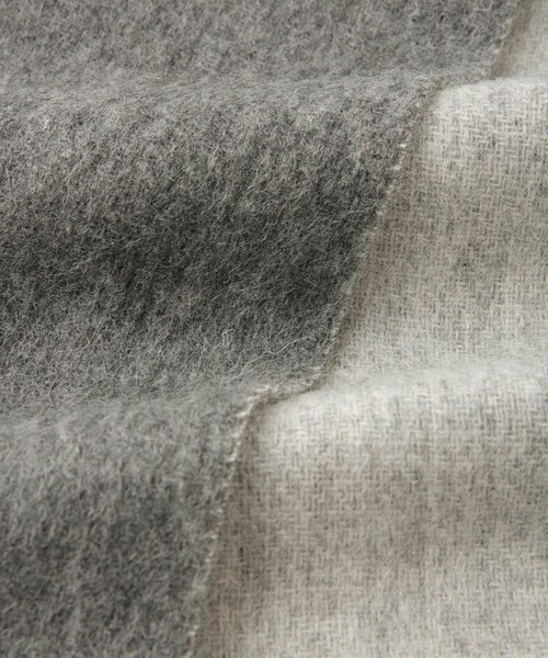 ADAM ET ROPE'（アダムエロペ）の「【J'aDoRe限定】REVERSIBLE MUFFLER CASHMEREMIX２（マフラー・レディース・ブラック/ライトグレー・F）」の14枚目の写真