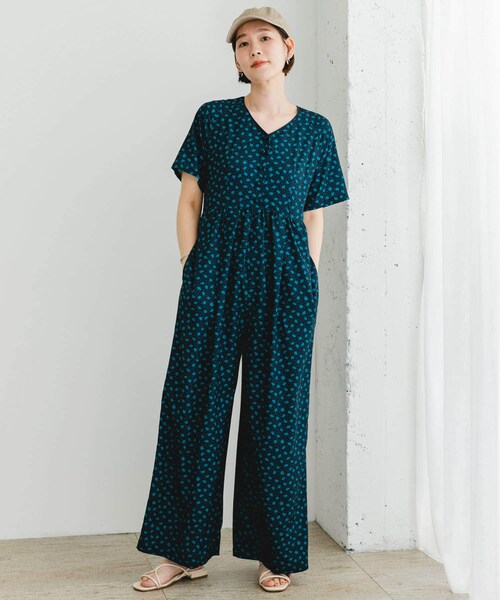 URBAN RESEARCH ROSSO（アーバンリサーチロッソ）の「F by ROSSO　フラワープリントオールインワン（サロペット/オーバーオール・レディース・BLACK/NAVY・36/38）」の19枚目の写真