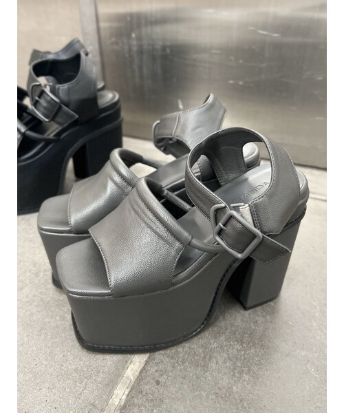 EMODA（エモダ）の「サイドオープンバルキーサンダル（サンダル・レディース・グレー・S/M/L）」の6枚目の写真