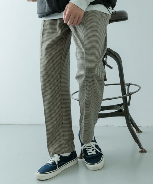 ITEMS URBANRESEARCH(アイテムズ アーバンリサーチ)の「ガンクラブチェック テーパードパンツ(その他パンツ・メンズ・BLK/BEG/BRN・M/L)」の18枚目の写真