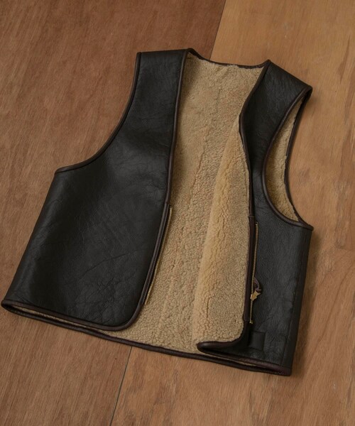 URBAN RESEARCH（アーバンリサーチ）の「Gurank　Lamb skin vest（ベスト・メンズ・BRN・2/3）」の4枚目の写真