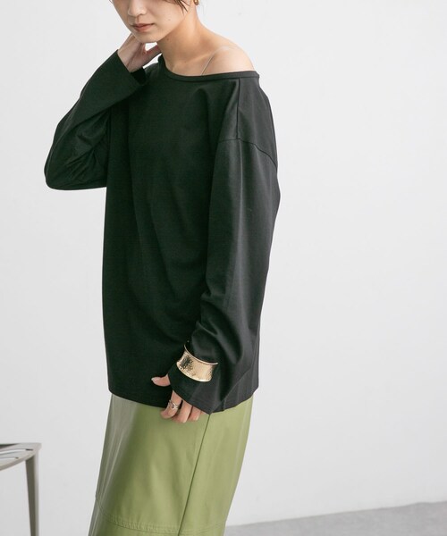 KBF(ケイビーエフ)の「アシメネックカットソー(Tシャツ/カットソー・レディース・OFF/BLUEGRAY/BLACK・one)」の15枚目の写真