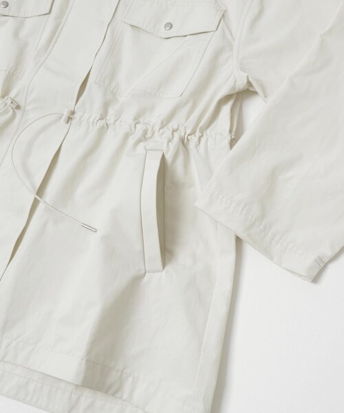 ITEMS URBANRESEARCH(アイテムズ アーバンリサーチ)の「『撥水/イージーケア』ライトフーディーブルゾン(ブルゾン・レディース・ECRU/BLK・Free)」の11枚目の写真