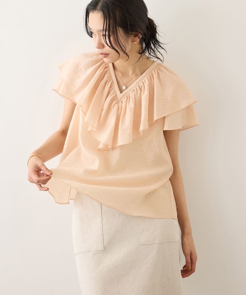 ROPE'(ロペ)の「【一部J'aDoRe・ルミネ限定カラー】Vネックフリルブラウス(無地・ピンストライプ)/イージーケア(シャツ/ブラウス・レディース・ブラック/ホワイト系/ブルー/ピンク・F)」の22枚目の写真