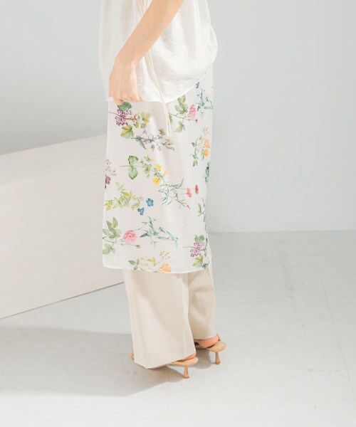 URBAN RESEARCH ROSSO（アーバンリサーチロッソ）の「ボタニカルプリントスカーフ（バンダナ/スカーフ・レディース・OFF WHITE/BLACK・Free）」の6枚目の写真