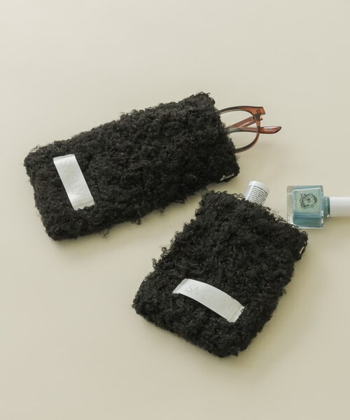 SMELLY（スメリー）の「ワンタッチフラットポーチ（ポーチ・レディース・L.GRY/IVO/GRY/BLK/MOC・M/S）」の2枚目の写真