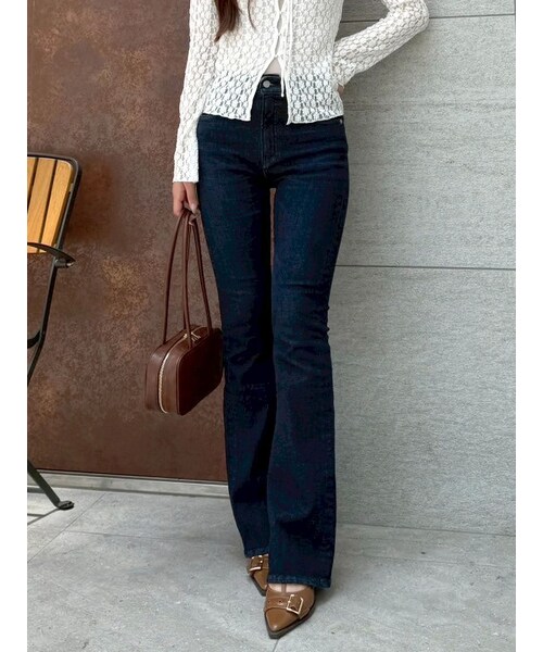 dazzlin（ダズリン）の「【吉田朱里】メイクアップフレアデニムパンツ（デニムパンツ・レディース・アイスブルー/インディゴ・XS/S/M/L）」の10枚目の写真