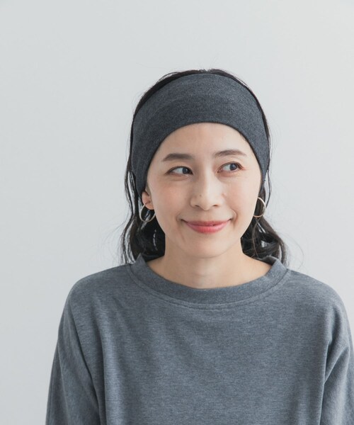 URBAN RESEARCH DOORS(アーバンリサーチドアーズ)の「プレート付きヘアバンド(ヘアバンド・レディース・GRAY/CHARCOAL・One)」の4枚目の写真