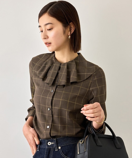 ROPE'(ロペ)の「【J'aDoRe・一部店舗限定サイズ】ラメチェックフリルカラーブラウス/セットアップ対応・イージーケア(シャツ/ブラウス・レディース・ブラウン系・36/38)」の3枚目の写真
