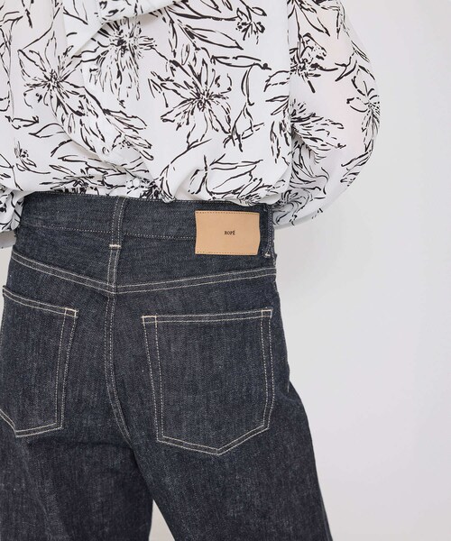 ROPE'(ロペ)の「ストレッチデニムストレートパンツ(デニムパンツ・レディース・ネイビー/ブルー・36/38/40)」の11枚目の写真